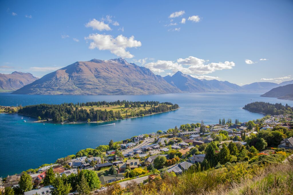 pexels-photo-724963-724963 Breathtaking aerial view of Queenstown by Lake Wakatipu, surrounded by majestic mountains under clear skies.